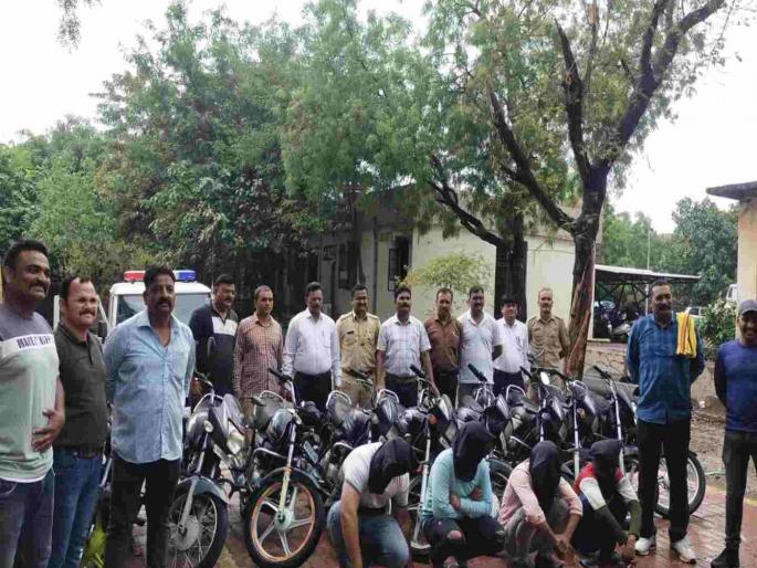 Amravati Four thieves arrested by Unit Two of the Crime Branch | दुचाकी चोरणारी चौकडी ‘क्राईम’कडून जेरबंद; ११ दुचाकी जप्त Amravati Four thieves arrested by Unit Two of the Crime Branch | दुचाकी चोरणारी चौकडी ‘क्राईम’कडून जेरबंद; ११ दुचाकी जप्त