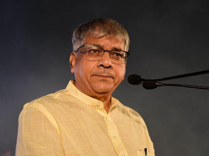 'Don't want to get into heirloom in dispute on shivaji maharaj, prakash ambedkar says in mumbai | 'वारसांच्या वादात पडायचं नाही, आम्हाला पॉलिटीकल स्कोर करायचा नाही'  'Don't want to get into heirloom in dispute on shivaji maharaj, prakash ambedkar says in mumbai | 'वारसांच्या वादात पडायचं नाही, आम्हाला पॉलिटीकल स्कोर करायचा नाही'