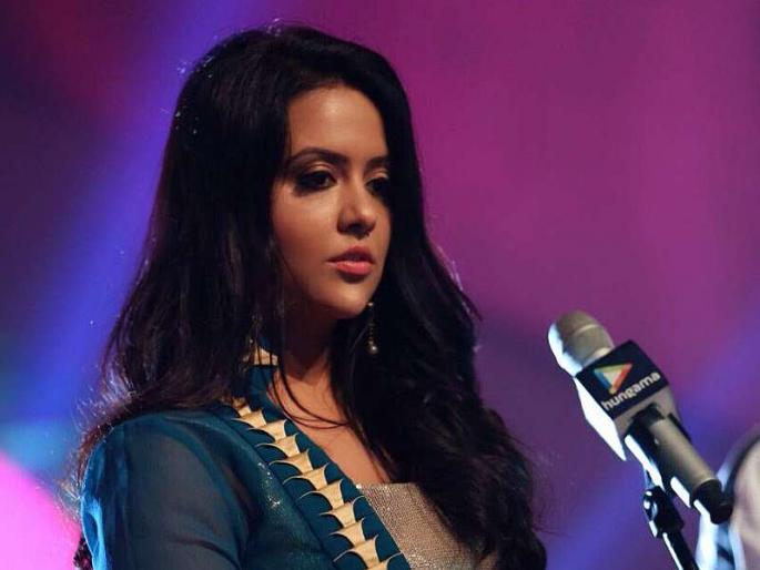 Shiv Sena's hollow reply to Amruta Fadnavis after criticizing Aditya Thackeray MMG on bangles comment | आदित्यजींनी गायनाचे छंद पूर्ण केले नाहीत, अमृता फडणवीसांना शिवसेनेचं प्रत्युत्तर Shiv Sena's hollow reply to Amruta Fadnavis after criticizing Aditya Thackeray MMG on bangles comment | आदित्यजींनी गायनाचे छंद पूर्ण केले नाहीत, अमृता फडणवीसांना शिवसेनेचं प्रत्युत्तर