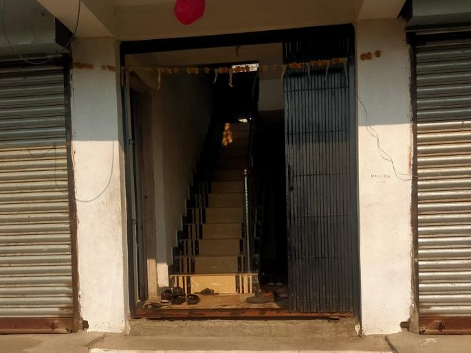 Theft of two lakhs in Dandegaon; Cash, gold, silver jewelry stolen | दांडेगाव येथे दोन लाखांची चोरी; रोख रक्कम, सोने, चांदीचे दागिणे लंपास Theft of two lakhs in Dandegaon; Cash, gold, silver jewelry stolen | दांडेगाव येथे दोन लाखांची चोरी; रोख रक्कम, सोने, चांदीचे दागिणे लंपास