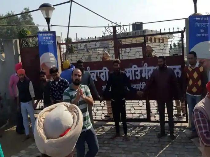 Pakistani connections behind Nirankari Bhavan attack, and local people arrested by grenade arrested | अमृतसर हल्ल्यामागे पाकिस्तानचा हात, ग्रेनेड फेकणाऱ्या स्थानिक तरुणाला अटक Pakistani connections behind Nirankari Bhavan attack, and local people arrested by grenade arrested | अमृतसर हल्ल्यामागे पाकिस्तानचा हात, ग्रेनेड फेकणाऱ्या स्थानिक तरुणाला अटक