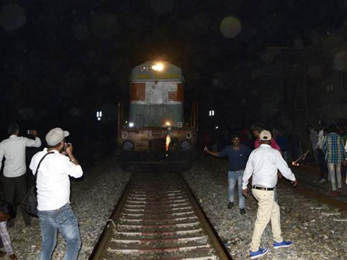 Amritsar accident rail and driver's no fault, rail minister clarifies | अमृतसरच्या दुर्घटनेत रेल्वे व ड्रायव्हरचा दोष नाही, रेल्वे राज्यमंत्र्यांची स्पष्टोक्ती Amritsar accident rail and driver's no fault, rail minister clarifies | अमृतसरच्या दुर्घटनेत रेल्वे व ड्रायव्हरचा दोष नाही, रेल्वे राज्यमंत्र्यांची स्पष्टोक्ती