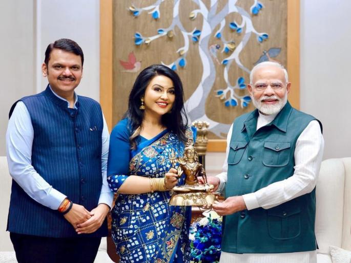 amruta fadnavis said bjp pm narendra modi and cm devendra fadnavis only do politics of progress | “भाजप, PM मोदी अन् CM फडणवीस हे प्रगतीचेच राजकारण करतात”; अमृतावहिनींचा टोला कुणाला? amruta fadnavis said bjp pm narendra modi and cm devendra fadnavis only do politics of progress | “भाजप, PM मोदी अन् CM फडणवीस हे प्रगतीचेच राजकारण करतात”; अमृतावहिनींचा टोला कुणाला?