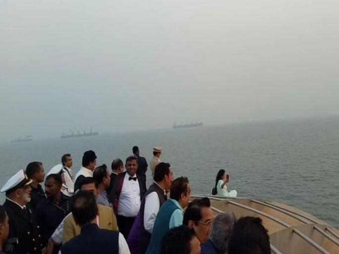 it was a safe place amruta fadnavis clarification on selfie at angriya cruise | 'ती' जागा सुरक्षितच; पडले असते तरी लागलं नसतं- अमृता फडणवीस it was a safe place amruta fadnavis clarification on selfie at angriya cruise | 'ती' जागा सुरक्षितच; पडले असते तरी लागलं नसतं- अमृता फडणवीस