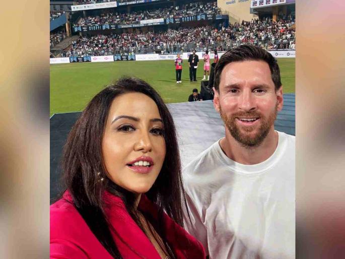 amruta fadnavis clicks selfie with lionel messi cm devendra fadnavis goat tour in mumbai wankhede | 'मिसेस मुख्यमंत्री' GOAT मेस्सीला भेटल्या, खास PHOTO पोस्ट करून अमृता फडणवीसांनी लिहिले... amruta fadnavis clicks selfie with lionel messi cm devendra fadnavis goat tour in mumbai wankhede | 'मिसेस मुख्यमंत्री' GOAT मेस्सीला भेटल्या, खास PHOTO पोस्ट करून अमृता फडणवीसांनी लिहिले...