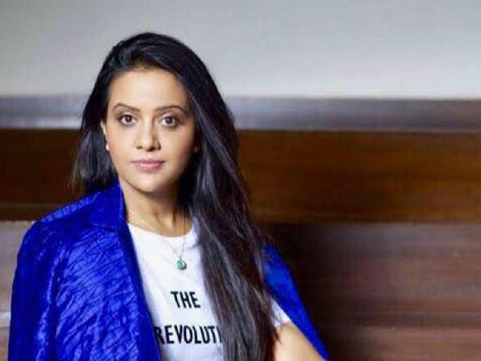 Hindi Song 'Teri Ban Jaungi' acoustic Video Sung By amruta Fadnavis | अमृता फडणवीस यांचे हे गाणं होतायेत सोशल मीडियावर व्हायरल Hindi Song 'Teri Ban Jaungi' acoustic Video Sung By amruta Fadnavis | अमृता फडणवीस यांचे हे गाणं होतायेत सोशल मीडियावर व्हायरल
