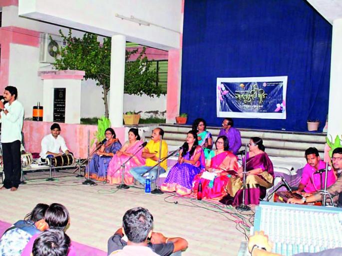 Musical film adaptation of 800 years of Marathi poetry: Amruthunini God | ८०० वर्षांचा मराठी कवितेचा प्रवास उलगडणारी संगीतमय मैफिल : अमृताहुनी गोड Musical film adaptation of 800 years of Marathi poetry: Amruthunini God | ८०० वर्षांचा मराठी कवितेचा प्रवास उलगडणारी संगीतमय मैफिल : अमृताहुनी गोड