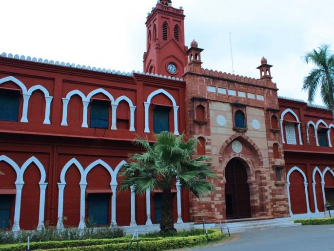 More Than 1,200 Kashmiri Students In AMU Threaten To Leave University | दहशतवादी मन्नान वाणीच्या मृत्यूनंतर 1200 काश्मिरी विद्यार्थ्यांनी दिली AMU सोडण्याची धमकी