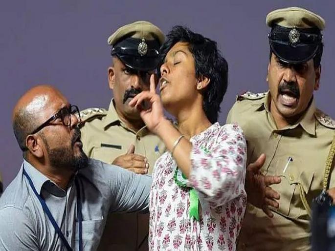 Amulya's father, who made such a declaration in Pakistan Zindabad, has expressed his anger. | तिचे पाय तोडलेत तरी चालेल; 'पाकिस्तान झिंदाबाद' म्हणणाऱ्या तरुणीच्या वडिलांचा उद्वेग