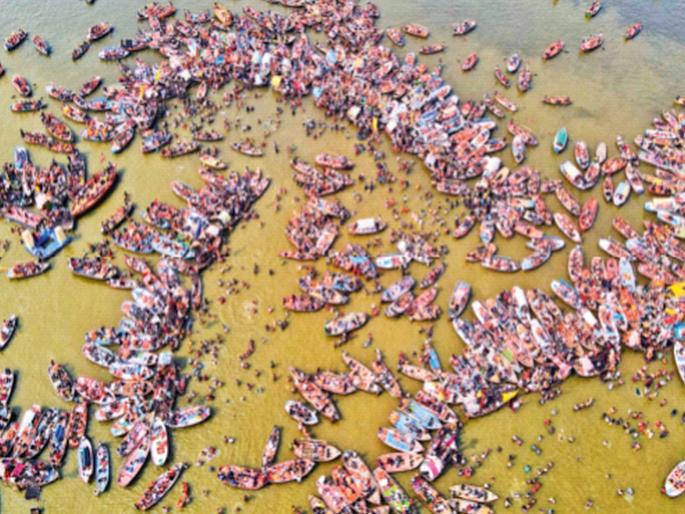 Mahakumbh for the final bath of Amritsnan; 60 crore devotees have taken the bath in Prayagraj so far | अंतिम अमृतस्नानास महाकुंभात महागर्दी; प्रयागराजमध्ये आतापर्यंत ६० कोटी भाविकांचे केले महास्नान  Mahakumbh for the final bath of Amritsnan; 60 crore devotees have taken the bath in Prayagraj so far | अंतिम अमृतस्नानास महाकुंभात महागर्दी; प्रयागराजमध्ये आतापर्यंत ६० कोटी भाविकांचे केले महास्नान