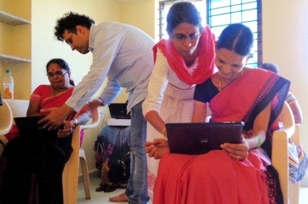 Discussion in Anganwadi in Solapur district, 'Do you want to bring the tab to the haldi-kumku? | सोलापूर जिल्ह्यातील अंगणवाडीत चर्चा, ‘टॅबला हळदी-कुंकू लावायचं का? Discussion in Anganwadi in Solapur district, 'Do you want to bring the tab to the haldi-kumku? | सोलापूर जिल्ह्यातील अंगणवाडीत चर्चा, ‘टॅबला हळदी-कुंकू लावायचं का?