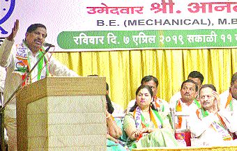 Modi does not have any developmental issues | मोदींकडे विकासाचे मुद्देच नाहीत Modi does not have any developmental issues | मोदींकडे विकासाचे मुद्देच नाहीत