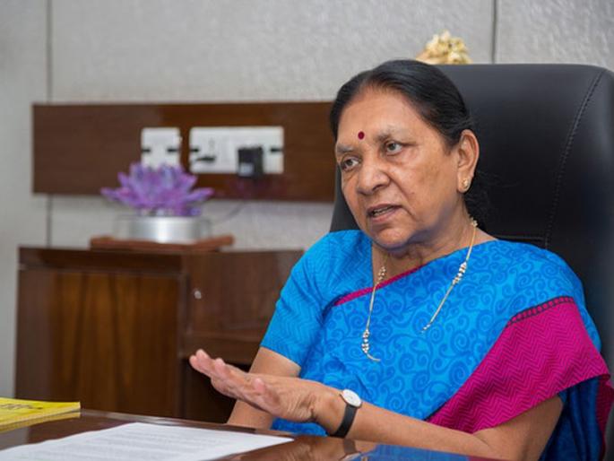 governor anandi ben patel says urban girls are feared of breastfeeding | 'फिगर खराब होईल म्हणून शहरातील तरुणी तान्ह्या मुलांना स्तनपान करत नाहीत'
