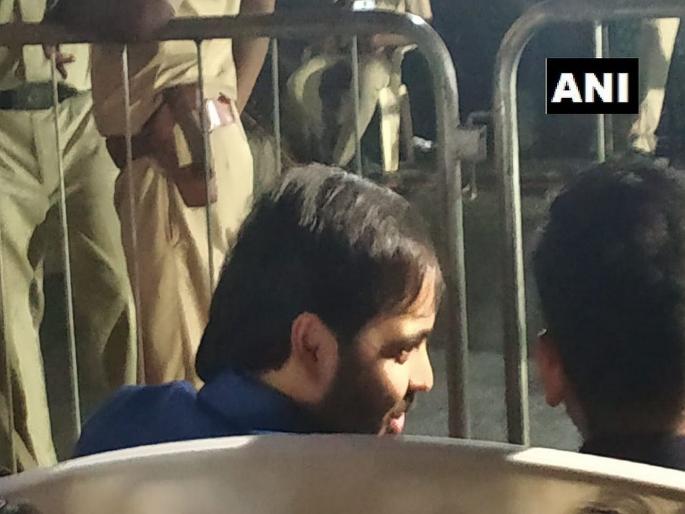 Mukesh Ambani's son Anant Ambani seen at Prime Minister Narendra Modi's public rally in Mumbai | नरेंद्र मोदींच्या सभेला मुकेश अंबानींचे चिरंजीव, राजकीय वर्तुळात चर्चा  Mukesh Ambani's son Anant Ambani seen at Prime Minister Narendra Modi's public rally in Mumbai | नरेंद्र मोदींच्या सभेला मुकेश अंबानींचे चिरंजीव, राजकीय वर्तुळात चर्चा