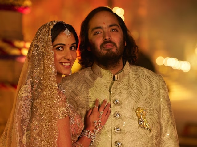 Anant Ambani-Radhika Merchant's pre-wedding celebration in Italy | अनंत अंबानी-राधिका मर्चंट यांच्या प्री-वेडिंगचे इटलीत सेलिब्रेशन Anant Ambani-Radhika Merchant's pre-wedding celebration in Italy | अनंत अंबानी-राधिका मर्चंट यांच्या प्री-वेडिंगचे इटलीत सेलिब्रेशन