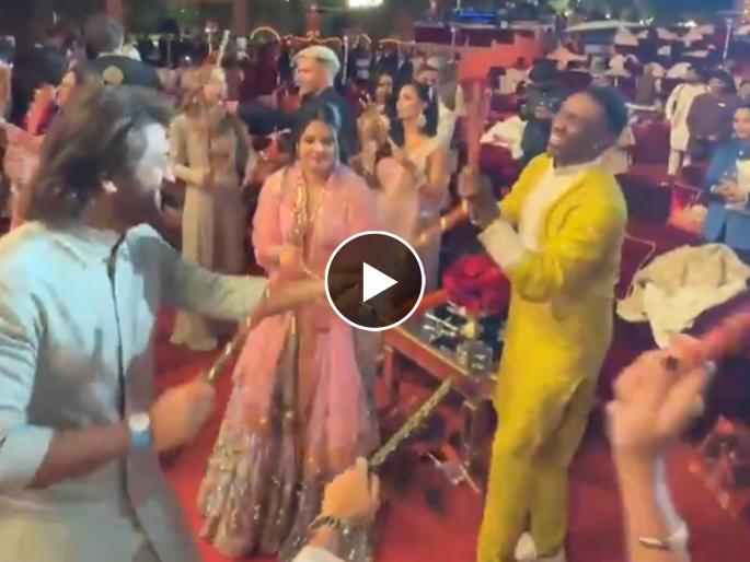  Anant Radhika pre Wedding Former Team India captain MS Dhoni enjoyed playing Dandiya with Dwayne Bravo and Akash Ambani | Anant Radhika pre Wedding: आकाश अंबांनी आणि ड्वेन ब्राव्होसोबत धोनीचा 'दांडिया'!