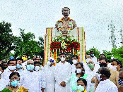 History should be made by inheriting the great men Lokmanya Tilak and Anna Bhau Sathe | लोकमान्य टिळक आणि अण्णा भाऊ साठे या महापुरुषांचा वारसा घेऊन इतिहास निर्माण करावा History should be made by inheriting the great men Lokmanya Tilak and Anna Bhau Sathe | लोकमान्य टिळक आणि अण्णा भाऊ साठे या महापुरुषांचा वारसा घेऊन इतिहास निर्माण करावा