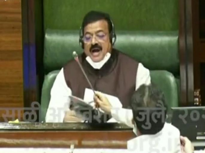 Vidhan Sabha Adhiveshan: BJP MLAs shook hands with the table president's mic in the convention today | Breaking: विरोधकांचा तोल सुटला, तालिका अध्यक्षांना केली धक्काबुक्की; भाजपा आमदारांचे निलंबन होण्याची शक्यता Vidhan Sabha Adhiveshan: BJP MLAs shook hands with the table president's mic in the convention today | Breaking: विरोधकांचा तोल सुटला, तालिका अध्यक्षांना केली धक्काबुक्की; भाजपा आमदारांचे निलंबन होण्याची शक्यता
