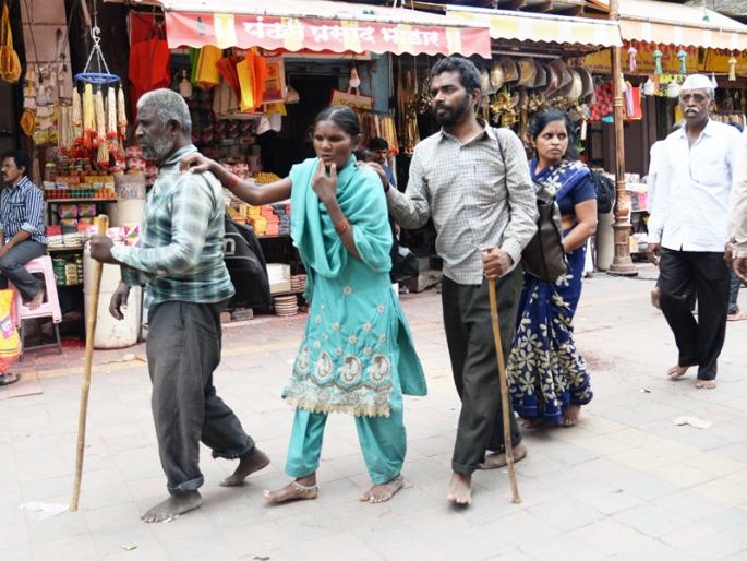 Open your eyes. Take pleasure | डोळियांचे डोळे उघडिले जेणें । आनंदाचे लेणें लेवविलें  Open your eyes. Take pleasure | डोळियांचे डोळे उघडिले जेणें । आनंदाचे लेणें लेवविलें