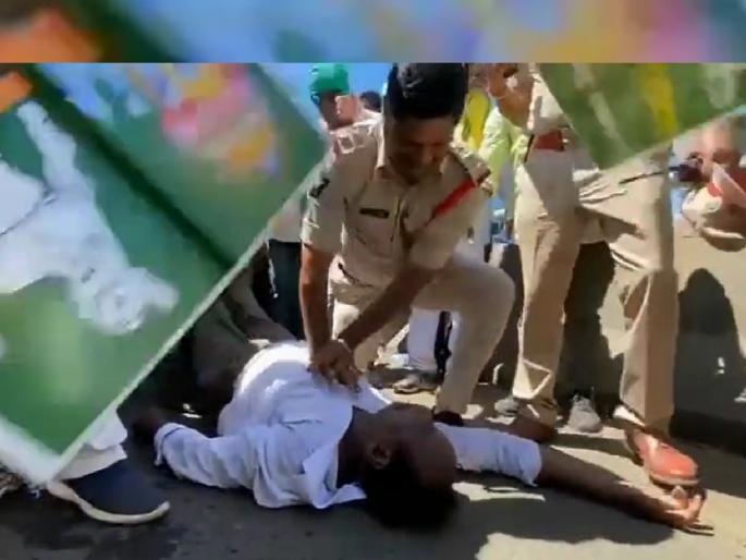 Salute! The farmer suffered a heart attack; The police came just in time as God and saved the life | सलाम! शेतकऱ्याला आला हृदयविकाराचा झटका; पोलीस देवासारखे धावले, CPR देऊन वाचवला जीव Salute! The farmer suffered a heart attack; The police came just in time as God and saved the life | सलाम! शेतकऱ्याला आला हृदयविकाराचा झटका; पोलीस देवासारखे धावले, CPR देऊन वाचवला जीव