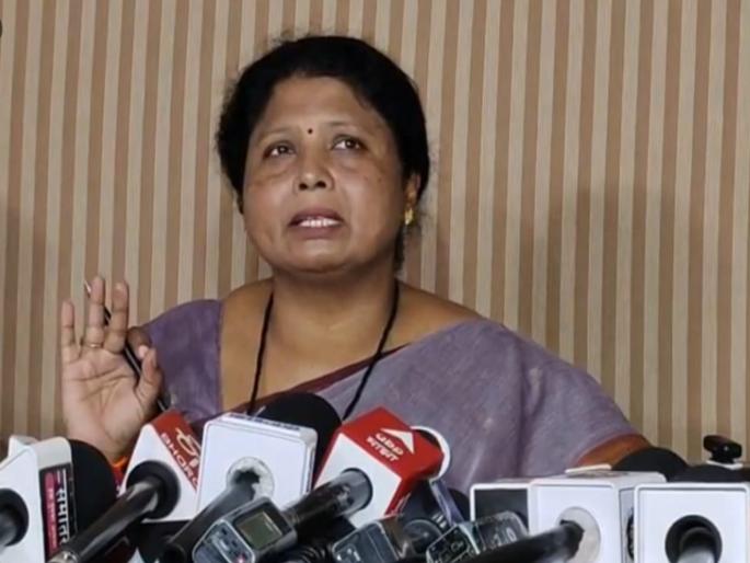 The police officers who fired at Akshay Shinde should be suspended Sushma Andhanre demand | Sushma Andhare: अक्षय शिंदेवर गोळीबार केलेल्या पोलीस अधिकाऱ्यांचे निलंबन व्हावे; सुषमा अंधांरेंची मागणी The police officers who fired at Akshay Shinde should be suspended Sushma Andhanre demand | Sushma Andhare: अक्षय शिंदेवर गोळीबार केलेल्या पोलीस अधिकाऱ्यांचे निलंबन व्हावे; सुषमा अंधांरेंची मागणी