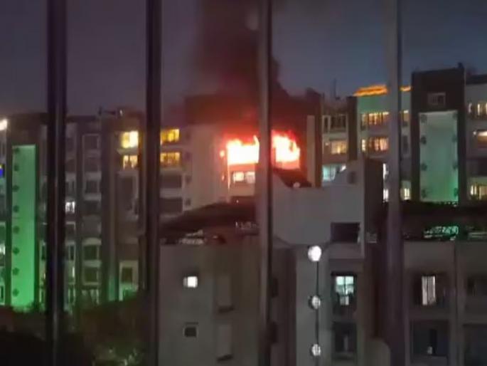 Major Fire in Mumbai, fire breaks out on 11th floor of multi-storey building, elderly man dies of burns | मुंबईत मोठी दुर्घटना, बहुमजली इमारतीच्या ११व्या मजल्यावर लागली आग, वृद्धाचा होरपळून मृत्यू    Major Fire in Mumbai, fire breaks out on 11th floor of multi-storey building, elderly man dies of burns | मुंबईत मोठी दुर्घटना, बहुमजली इमारतीच्या ११व्या मजल्यावर लागली आग, वृद्धाचा होरपळून मृत्यू