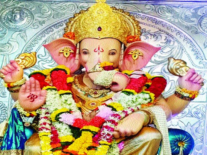 A grand immersion procession of the king of Andheri at the mouth of the crisis | संकष्टीच्या मुहूर्तावर अंधेरीच्या राजाची भव्य विसर्जन मिरवणूक A grand immersion procession of the king of Andheri at the mouth of the crisis | संकष्टीच्या मुहूर्तावर अंधेरीच्या राजाची भव्य विसर्जन मिरवणूक