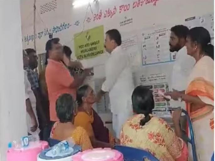 Lok Sabha Election 2024: Bullying paid dearly, voter raised hand on MLA who beat him up in polling station | दादागिरी पडली महागात, मतदान केंद्रात मारहाण करणाऱ्या आमदारावर मतदाराने उगारला हात Lok Sabha Election 2024: Bullying paid dearly, voter raised hand on MLA who beat him up in polling station | दादागिरी पडली महागात, मतदान केंद्रात मारहाण करणाऱ्या आमदारावर मतदाराने उगारला हात