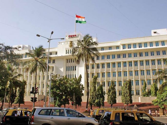 Abhaya regarding house rent to 'those' officers who captured homes | ‘त्या’ अधिकाऱ्यांना घरभाड्याबाबत अभय; जुन्याच दराने आकारणीच्या घेतलेल्या निर्णयाचा घुसखोरांना हाेणार फायदा Abhaya regarding house rent to 'those' officers who captured homes | ‘त्या’ अधिकाऱ्यांना घरभाड्याबाबत अभय; जुन्याच दराने आकारणीच्या घेतलेल्या निर्णयाचा घुसखोरांना हाेणार फायदा