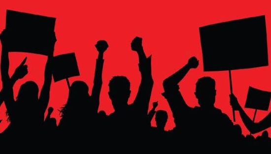 In acknowledgment of the commercial agitation for the road | रस्त्यासाठी व्यापारी आंदोलनाच्या पवित्र्यात In acknowledgment of the commercial agitation for the road | रस्त्यासाठी व्यापारी आंदोलनाच्या पवित्र्यात