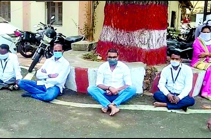 The quarantine center at Wanadongri was removed due to public outcry | लोकक्षोभामुळे वानाडोंगरीचे क्वारंटाइन सेंटर हटवले The quarantine center at Wanadongri was removed due to public outcry | लोकक्षोभामुळे वानाडोंगरीचे क्वारंटाइन सेंटर हटवले