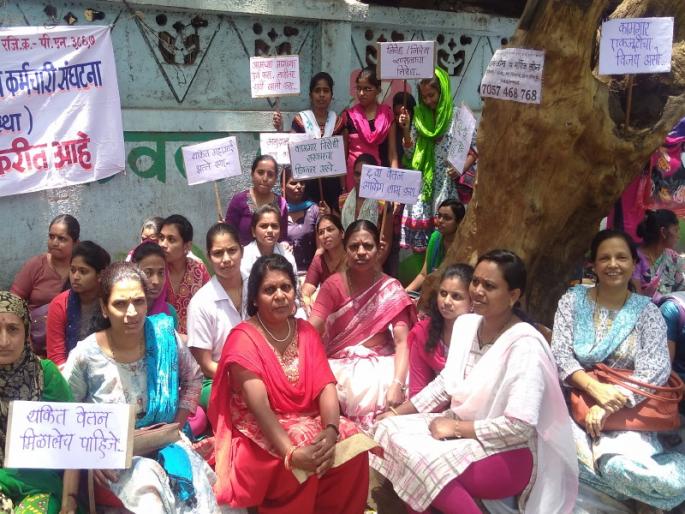 workers of family welfare programme are on road | कुटुंब कल्याण याेजना राबवणाऱ्यांचीच कुटुंब रस्त्यावर