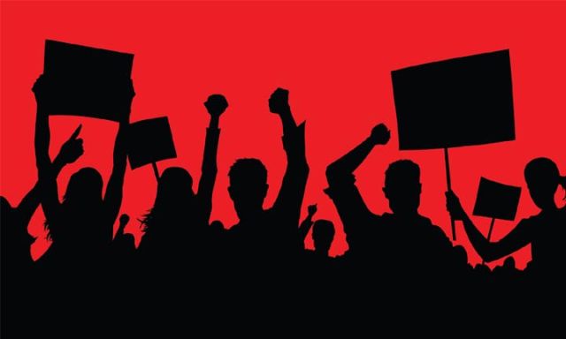 A bout of construction workers' registration from Solapur | बांधकाम मजुरांच्या नोंदणीची सोलापुरातील संघटनांकडून चढाओढ