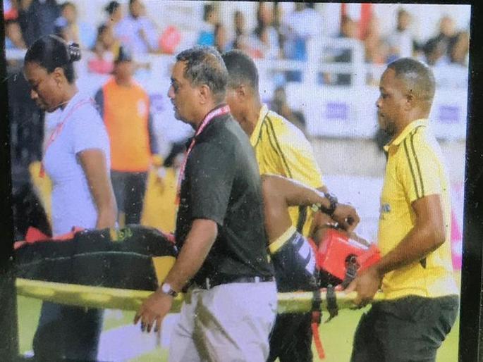 Andre Russell suffers brutal blow on head, gets stretchered off during CPL 2019 match | OMG : आंद्रे रसेलच्या डोक्यावर चेंडू आदळला; स्ट्रेचरवरून थेट हॉस्पिटलमध्ये  