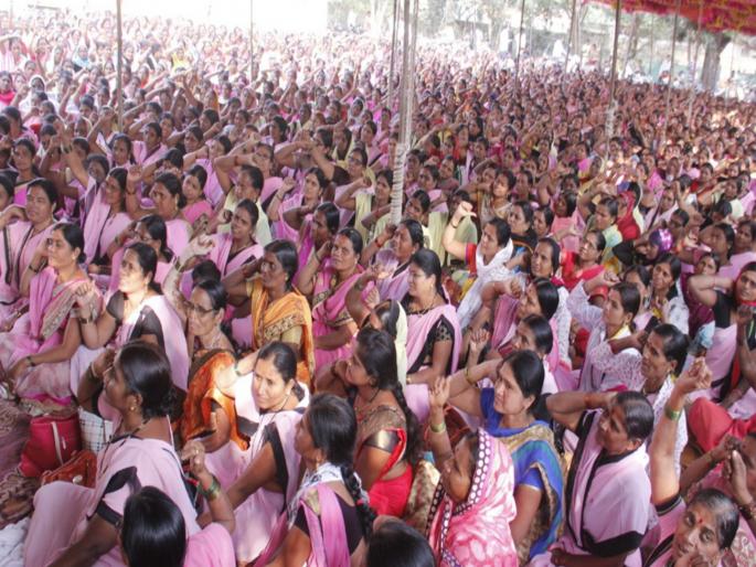 pune news beloved sister Tupa, Anganwadi aunty is hungry; allowances worth lakhs of rupees are exhausted | लाडक्या बहिणी तुपाशी, अंगणवाडी ताई उपाशी; लाखो रुपयांचे भत्ते थकले pune news beloved sister Tupa, Anganwadi aunty is hungry; allowances worth lakhs of rupees are exhausted | लाडक्या बहिणी तुपाशी, अंगणवाडी ताई उपाशी; लाखो रुपयांचे भत्ते थकले