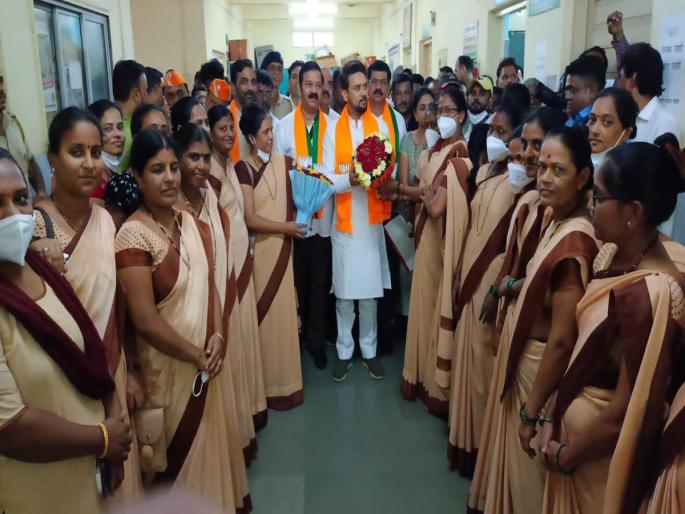 Asha Sevika asked Union Minister anurag thakur how to run a house in Rs 3700 | ३७०० रुपयांत घर कसे चालवायचे? आशा सेविकांचा केंद्रीय मंत्र्यांना सवाल Asha Sevika asked Union Minister anurag thakur how to run a house in Rs 3700 | ३७०० रुपयांत घर कसे चालवायचे? आशा सेविकांचा केंद्रीय मंत्र्यांना सवाल