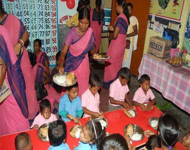 Will the problems of Anganwadi workers be solved in Koronakala? | अंगणवाडी सेविकांचे प्रश्न कोरोनाकाळात तरी सुटतील? Will the problems of Anganwadi workers be solved in Koronakala? | अंगणवाडी सेविकांचे प्रश्न कोरोनाकाळात तरी सुटतील?