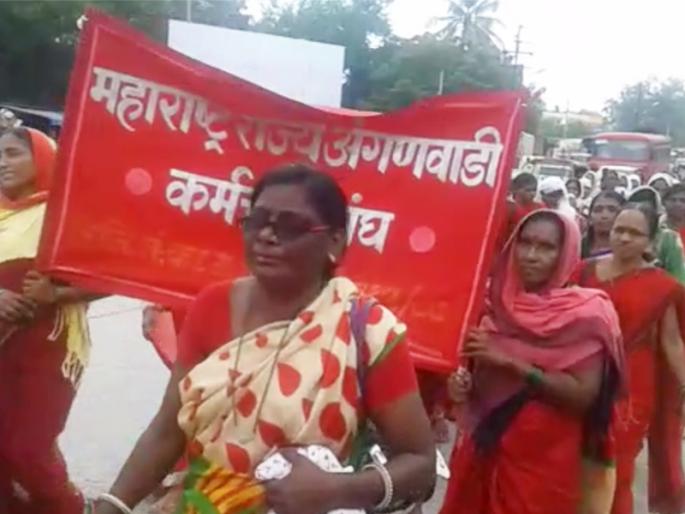 No brother-in-law; No increase in taxes! : Aanganwadi Sevakki Kolhapur Dhakk Morcha on Zilla Parishad | ना भाऊबीज; ना मानधन वाढ! : अंगणवाडी सेविकांचा कोल्हापूर जिल्हा परिषदेवर धडक मोर्चा No brother-in-law; No increase in taxes! : Aanganwadi Sevakki Kolhapur Dhakk Morcha on Zilla Parishad | ना भाऊबीज; ना मानधन वाढ! : अंगणवाडी सेविकांचा कोल्हापूर जिल्हा परिषदेवर धडक मोर्चा