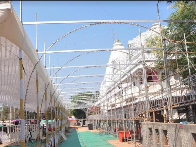 Shops to be organized for the museum of Anganwadi, ready for administrative machinery, will take millions of people due to consecutive holidays | आंगणेवाडीच्या महायात्रेसाठी दुकाने सजली, प्रशासकीय यंत्रणा सज्ज, सलग सुट्ट्यांमुळे लाखोंचा जनसमुदाय लोटणार Shops to be organized for the museum of Anganwadi, ready for administrative machinery, will take millions of people due to consecutive holidays | आंगणेवाडीच्या महायात्रेसाठी दुकाने सजली, प्रशासकीय यंत्रणा सज्ज, सलग सुट्ट्यांमुळे लाखोंचा जनसमुदाय लोटणार