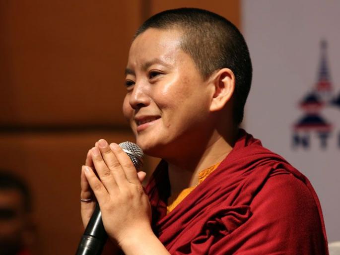 She presented the songs through Buddha Spitituality | त्यांनी गाण्यांमधून मांडले तथागत बुद्धाचे अध्यात्म She presented the songs through Buddha Spitituality | त्यांनी गाण्यांमधून मांडले तथागत बुद्धाचे अध्यात्म