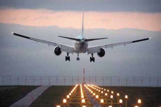 Nagpur Airport becomes base for emergency flights; 12 emergency landings in 11 months | आपातस्थितीत विमानांसाठी आधार बनले नागपूर विमानतळ; ११ महिन्यात १२ आपातकालीन लॅण्डिंग Nagpur Airport becomes base for emergency flights; 12 emergency landings in 11 months | आपातस्थितीत विमानांसाठी आधार बनले नागपूर विमानतळ; ११ महिन्यात १२ आपातकालीन लॅण्डिंग