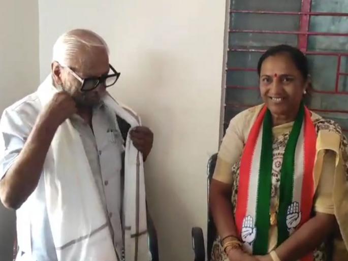 Politics in Dhule lok sabha! Anil Gote, Congress leaders make third alliance aganist Shobha Bacchav, Now gave support | धुळ्याचा राजकीय धुरळा! ज्यांच्या उमेदवारीविरोधात तिसरी आघाडी स्थापन केली, गोटेंनी त्यांनाच पाठिंबा दिला Politics in Dhule lok sabha! Anil Gote, Congress leaders make third alliance aganist Shobha Bacchav, Now gave support | धुळ्याचा राजकीय धुरळा! ज्यांच्या उमेदवारीविरोधात तिसरी आघाडी स्थापन केली, गोटेंनी त्यांनाच पाठिंबा दिला