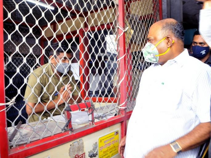 ST's petrol pump, tire remolding will be opened to the public to increase revenue - Anil Parab | उत्पन्न वाढीसाठी एसटीचे पेट्रोल पंप, टायर रिमोल्डींग जनतेसाठी खुले करणार - अनिल परब ST's petrol pump, tire remolding will be opened to the public to increase revenue - Anil Parab | उत्पन्न वाढीसाठी एसटीचे पेट्रोल पंप, टायर रिमोल्डींग जनतेसाठी खुले करणार - अनिल परब