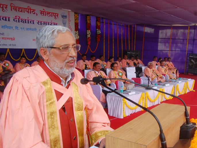 Solapur University to create world-class place: Anil Sahastrabuddhe | चौदावा दीक्षांत सोहळा दिमाखात; सोलापूर विद्यापीठाने जागतिक क्रमवारीत स्थान निर्माण करावे : अनिल सहस्त्रबुध्दे