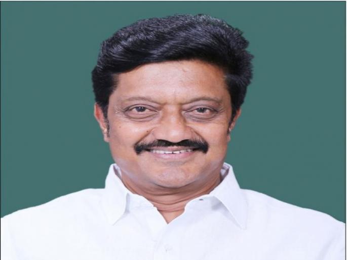 Chief Minister Devendra Fadnavis praised MP Anil Shirole | .....म्हणून 'पुण्याचे' खासदार खास: मुख्यमंत्री देवेंद्र फडणवीस यांनी उलगडले कोडे  Chief Minister Devendra Fadnavis praised MP Anil Shirole | .....म्हणून 'पुण्याचे' खासदार खास: मुख्यमंत्री देवेंद्र फडणवीस यांनी उलगडले कोडे