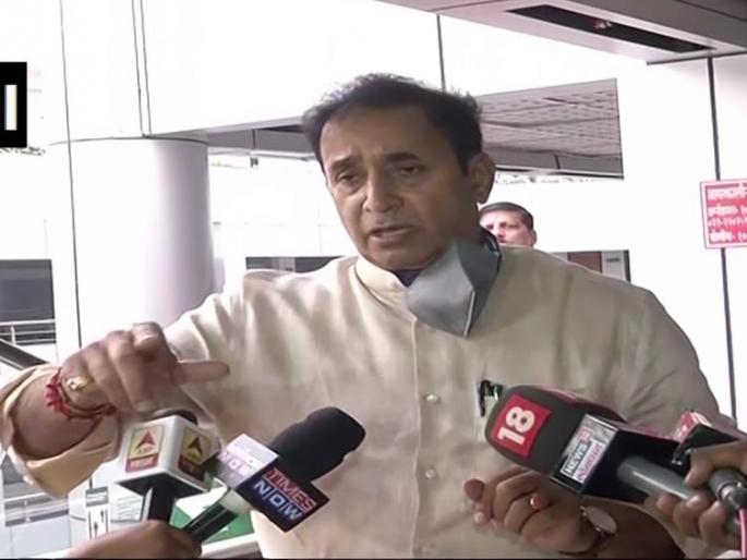 Coronavirus: Breaking - 3,000 prisoners will be released from the state, Home Minister orders by anil deshmukh | Coronavirus: Breaking - राज्यातील ११ हजार कैद्यांची सुटका होणार, गृहमंत्र्यांचे आदेश Coronavirus: Breaking - 3,000 prisoners will be released from the state, Home Minister orders by anil deshmukh | Coronavirus: Breaking - राज्यातील ११ हजार कैद्यांची सुटका होणार, गृहमंत्र्यांचे आदेश