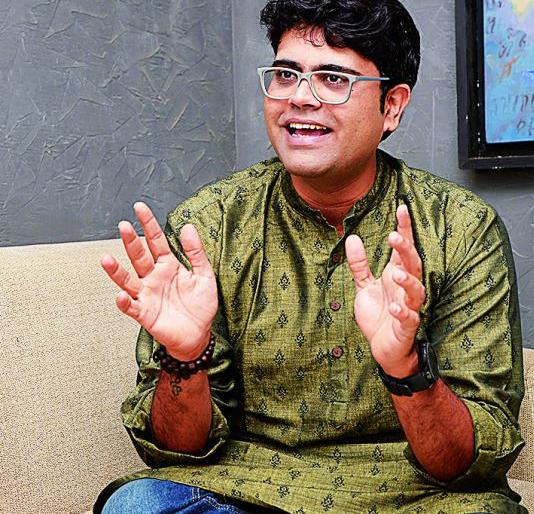 Music like the ocean, collect the pearls in it | संगीत हे सागराप्रमाणे, त्यातील मोती वेचत राहिले पाहिजे Music like the ocean, collect the pearls in it | संगीत हे सागराप्रमाणे, त्यातील मोती वेचत राहिले पाहिजे