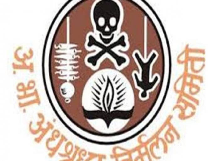 In the village meal, the caste-wise dishes of 'Annis' are still served | गावजेवणात अजूनही जातिनिहाय बसतात पंगती ‘अंनिस’चा आरेाप In the village meal, the caste-wise dishes of 'Annis' are still served | गावजेवणात अजूनही जातिनिहाय बसतात पंगती ‘अंनिस’चा आरेाप