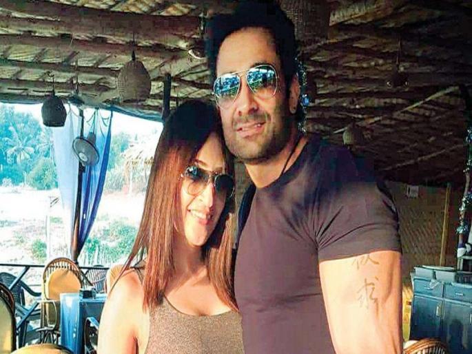 anissia batra death case 14 days judicial custody to mayank singhvi her husband | एअर होस्टेसच्या संशयास्पद मृत्यूप्रकरणी पतीला 14 दिवसांची न्यायालयीन कोठडी anissia batra death case 14 days judicial custody to mayank singhvi her husband | एअर होस्टेसच्या संशयास्पद मृत्यूप्रकरणी पतीला 14 दिवसांची न्यायालयीन कोठडी