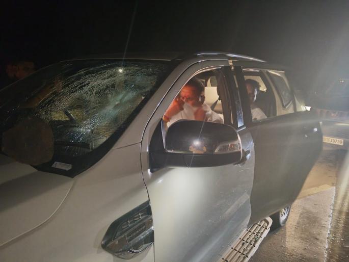 maharashtra assembly vidhan sabha election 2024 former home minister anil deshmukh attacked stone thrown on vehicle | प्रचारसभेहून परतत असताना वाहनावर दगडफेक; अनिल देशमुख जखमी, उपचारांसाठी रुग्णालयात दाखल maharashtra assembly vidhan sabha election 2024 former home minister anil deshmukh attacked stone thrown on vehicle | प्रचारसभेहून परतत असताना वाहनावर दगडफेक; अनिल देशमुख जखमी, उपचारांसाठी रुग्णालयात दाखल